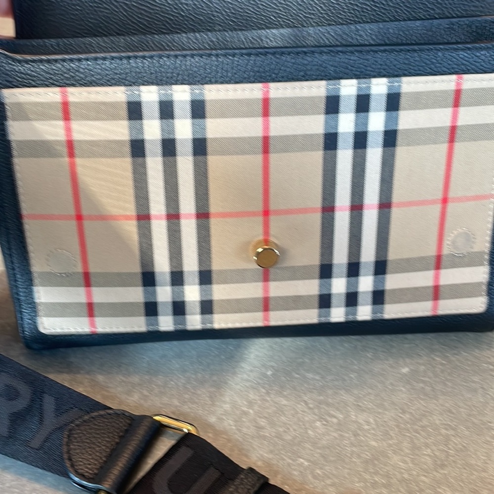 Burberry Note Bag - Picture 3 of 6